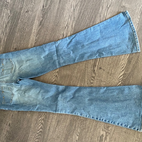 MUDD Stretch Flare Jeans Med-Light Wash - Picture 2 of 5